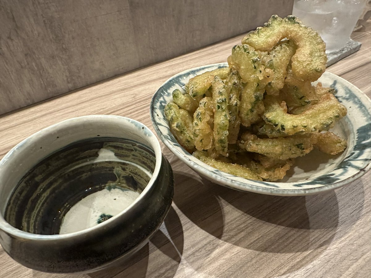mikarinv2's tweet photo. 鹿児島備忘録
ゆめはなさんでいただいたゴーヤチップスがさくさくで美味しかった〜
焼酎に合う合う。
家でも作ってみたいな。 https://t.co/WeOODlxoHE
