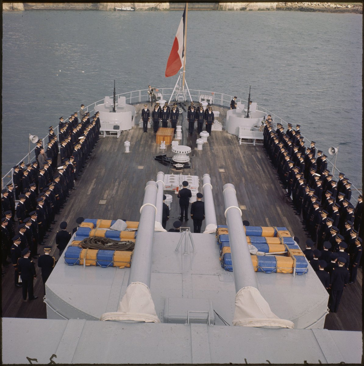 MarineNationale's tweet image. #JDA | Cette année de la mission Jeanne d’Arc a fêté ses 160 ans ! 🎂 Depuis 1864, les jeunes officiers de la Marine achèvent leur formation par un déploiement embarqué de 5 mois autour du monde. ⚓
