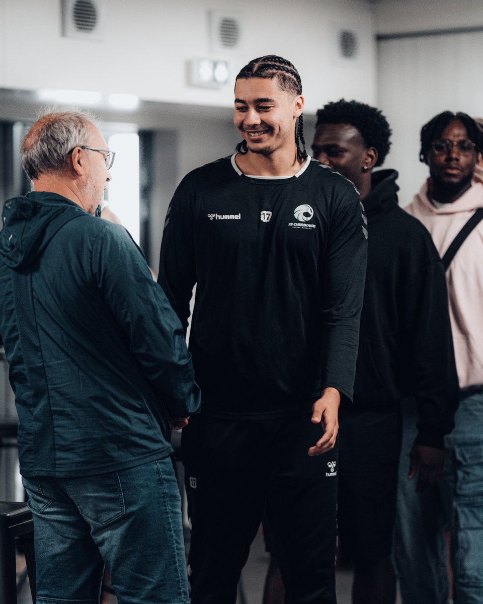 JSCherbourg's tweet photo. 🟣𝐑𝐄𝐍𝐓𝐑𝐄𝐄 𝐃𝐄𝐒 𝐌𝐀𝐔𝐕𝐄𝐒🟣

C'était jour de rentrée aujourd'hui pour nos Mauves🧑‍🏫

Au programme aujourd'hui : remise des dotations, tests physiques et VMA🏃‍♂️

PARCE QU'ICI, C'EST CHERBOURG💜 https://t.co/IS4OSoPwNC