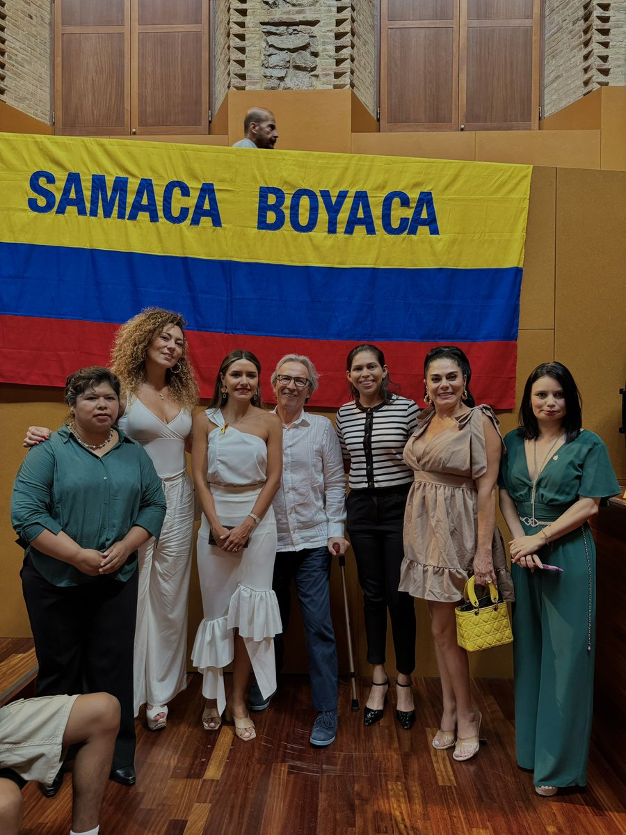 ConsColValEsp's tweet image. ¡Celebramos el 20 de julio con orgullo y alegría! 🎉 Honrados de compartir este día con el Embajador de Colombia en España, Eduardo Ávila Navarrete; el alcalde de Samacá, Wilson Castiblanco Gil; las cónsules de Bolivia y Honduras; y la Banda Sinfónica de Samacá.¡Gracias a todos!