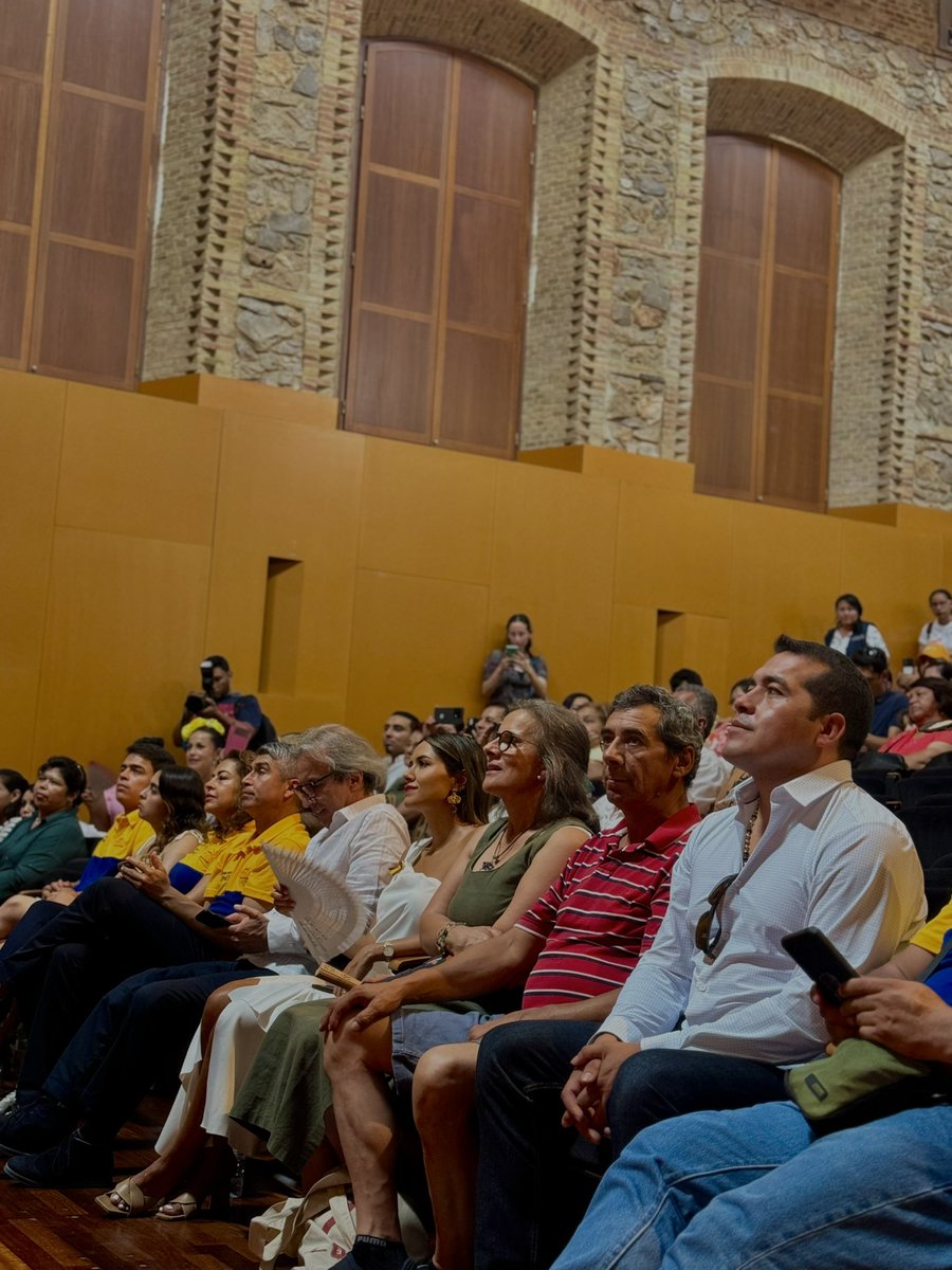ConsColValEsp's tweet image. ¡Celebramos el 20 de julio con orgullo y alegría! 🎉 Honrados de compartir este día con el Embajador de Colombia en España, Eduardo Ávila Navarrete; el alcalde de Samacá, Wilson Castiblanco Gil; las cónsules de Bolivia y Honduras; y la Banda Sinfónica de Samacá.¡Gracias a todos!