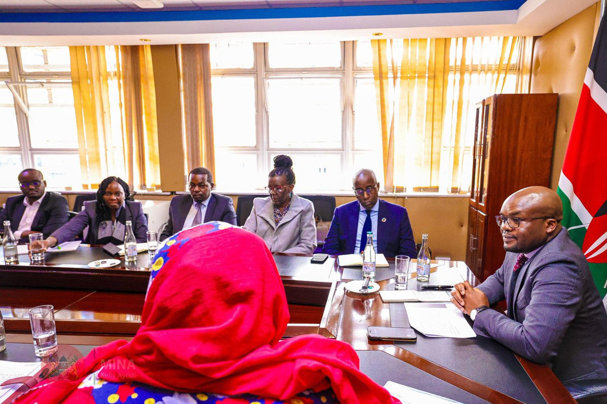 In preparation for the upcoming nationwide peace-building initiatives, this morning, I chaired a meeting with the Independent Panel of Advisors.

The discussion focused on identifying the most effective strategies to ensure the success of this critical exercise, which aims to
