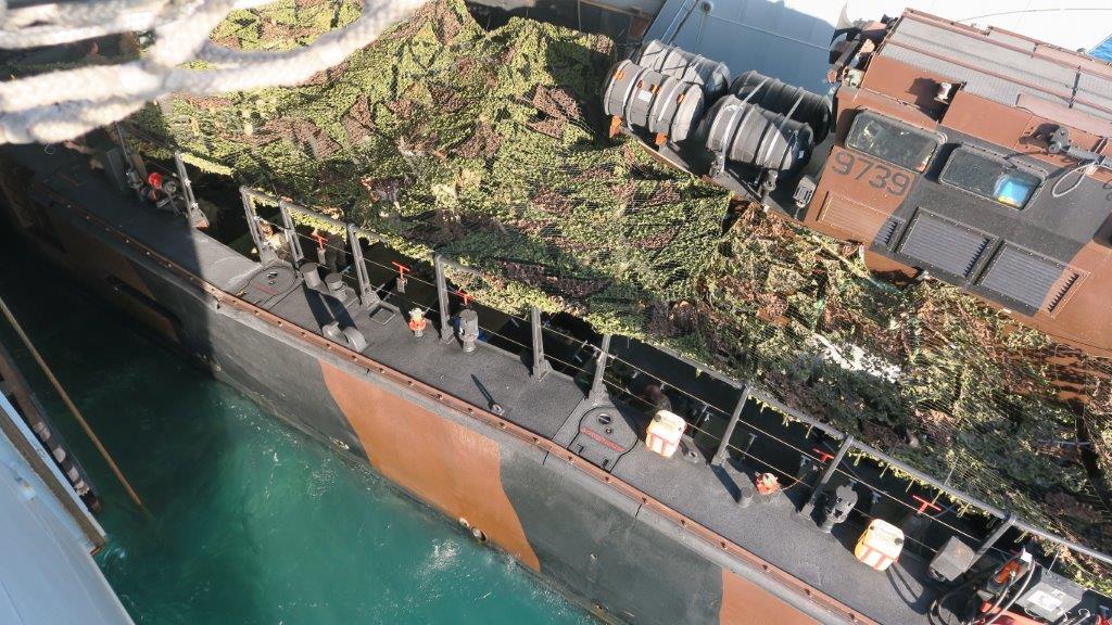 RFALymeBay's tweet photo. Another busy day for Team LYME, recovering LCU into the ships dock, in support of #ExercisePredatorsRun

@RFAHeadquarters  @NavyLookout  @RFAArgus 
@40commando  @845NAS  @Commando_Ops  @47CdoRM  @AustralianArmy https://t.co/Vr43RHcU6k