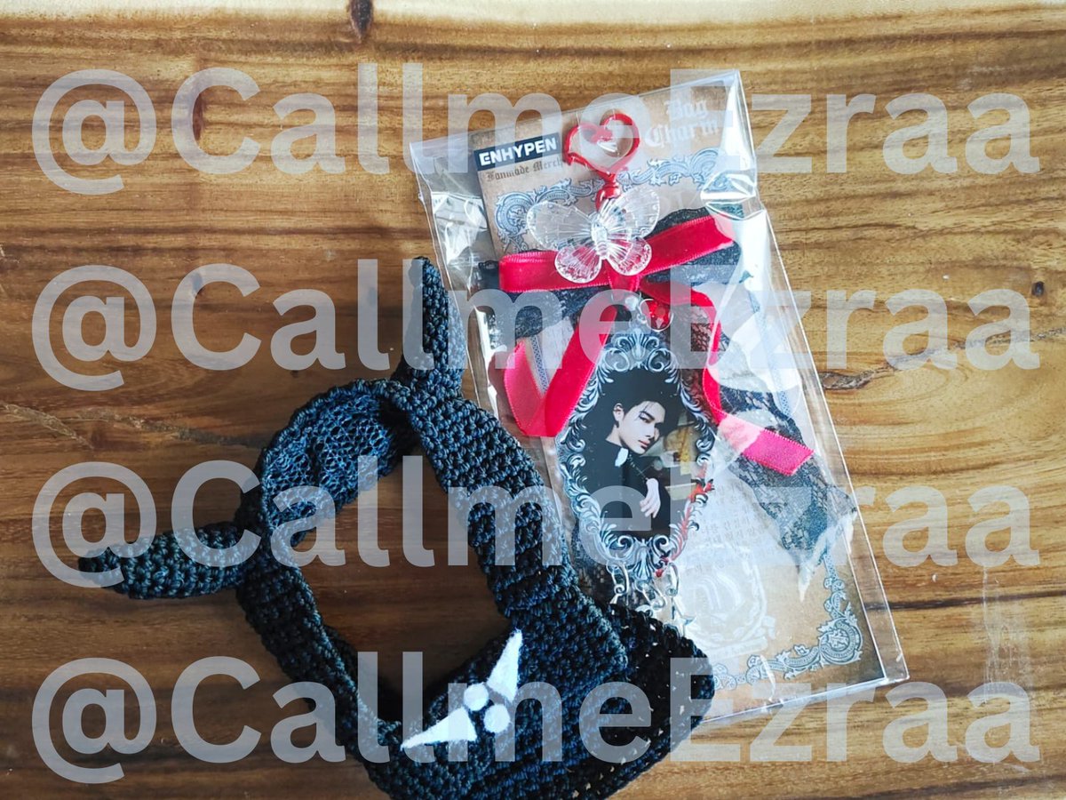 CallmeEzraa's tweet photo. Hai hai!! Aku mau adain GA nih

Hadiah :
• Engenebong cover + cahol + 1 photocard holo unoff heeseung &amp; photocard holo unoff Jake 1
• Engenebong cover + bag charm ni-ki

Rules nya apaa??
• Like &amp; RT this tweet
• follow my account and sebutin bias di enha
umumin tanggal 25 yaa https://t.co/pSywRwMQP9