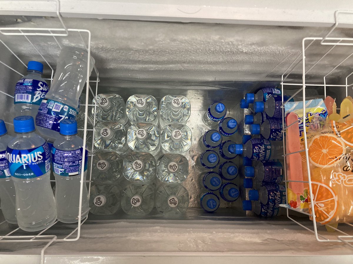 onotechx's tweet photo. オノテックでは夏の暑い時期になると、ドリンクやアイスを皆さんにお渡ししています！

熱中症対策として毎朝現場の人が持ってけるように毎日用意させてもらってます！

これから本格的な夏が始まりますね！
体調崩さないように気をつけて頑張っていきましょう…！🍉🏝️🏊‍♀️ https://t.co/eEvvXQCYYx