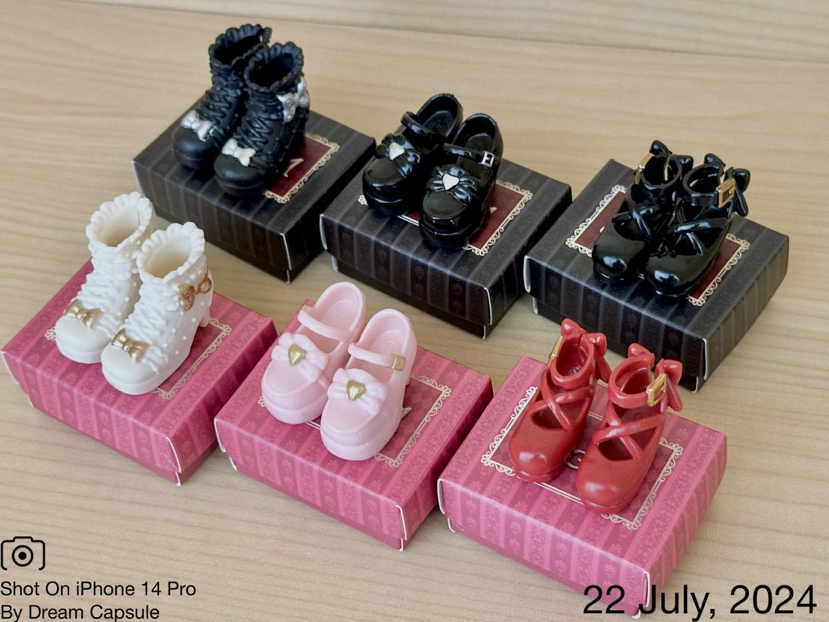 dreamcapsuleCEO's tweet photo. 🌟新入荷ガチャ商品プレゼントCP🌟

リカちゃんに履かせられる！キュートな靴が登場👠
「Licca closet seriesシューズコレクション」

フォロー&amp;RP(RT)していただいた方の中から抽選で2名���に全6種セットをプレゼント🎁
ドリカプへの入荷日とキャンペーン詳細は↓

#ドリームカプセル #ガチャ専門店 https://t.co/R1SPKRdgvy