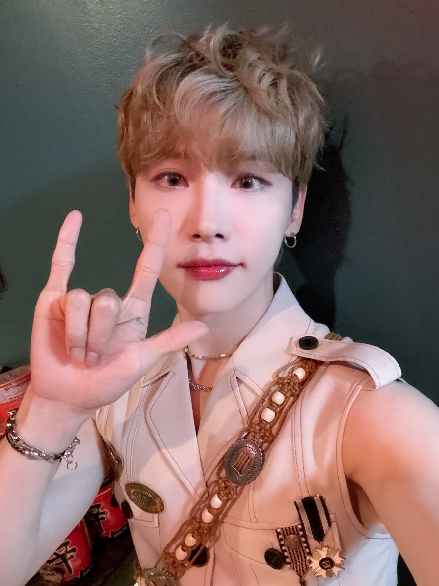 AB6IX_STAFF's tweet photo. [💌]

.  ᘏ⑅ᘏ
（｡ɞ̴̶̷ ̫ ɞ̴̶̷｡)つ━☆☆*。
⊂　　 ノ 　　　☆☆
　し-Ｊ　　　°。+

일주일이 행복해지는
💞ABBI POWER💞 

#AB6IX #에이비식스 https://t.co/yz1ZkMXawx