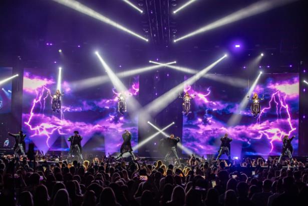 Kinglight08's tweet photo. Girls Aloud came back the first tour stage show in 11 years, and PRG UK is providing the kit for the band, including INFiLED panels, a Barco projector, Sony cameras, and Pixera media servers.
#GirlsAloud #InfiLED #LED #ConcertTour https://t.co/UTBq4cUSkW