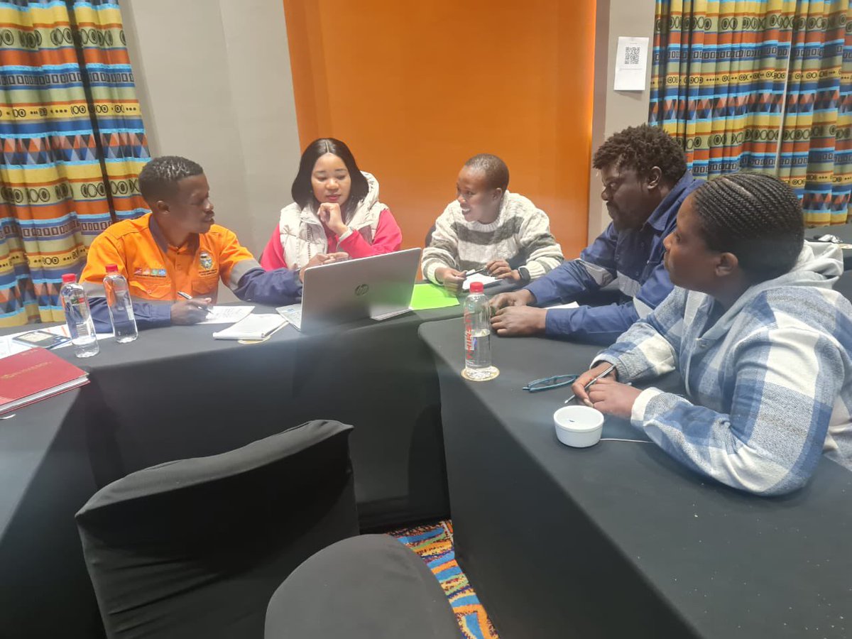 Exciting work in Fetakgomo Tubatse👏🏾 

<a href="/ilo_pretoria/">ILO Pretoria</a> in partnership with local and national bodies, hosted a transformative training on Labour Intensive Construction &amp; Tender Alignment 🚧📝

Empowering  23 partcipants with crucial skills to elevate EPWP projects!