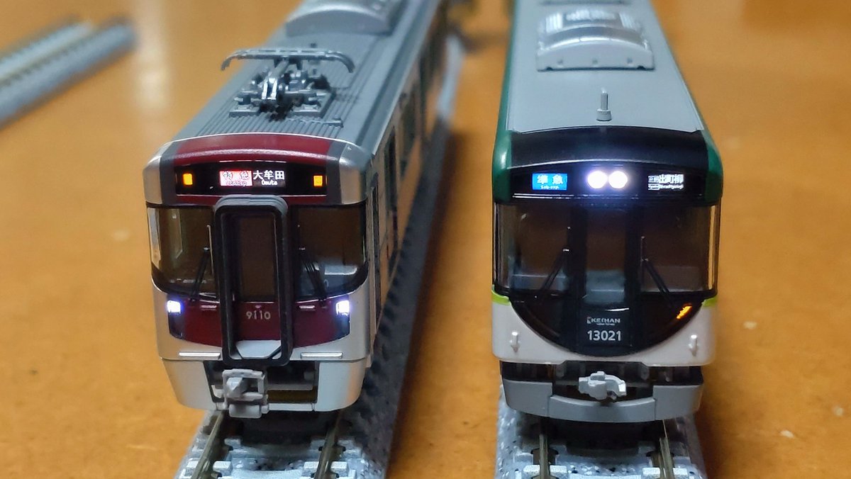 Shunta4110_YR's tweet photo. ポポンデッタ 京阪13000系
ﾏﾝｻﾝ好きとして各1セットづつ購入
待ち望んだ念願の完成品🥲
この形式の特徴とも言える標識灯も完璧に再現されてて素晴らしい👏 https://t.co/o7vvWlRHN0