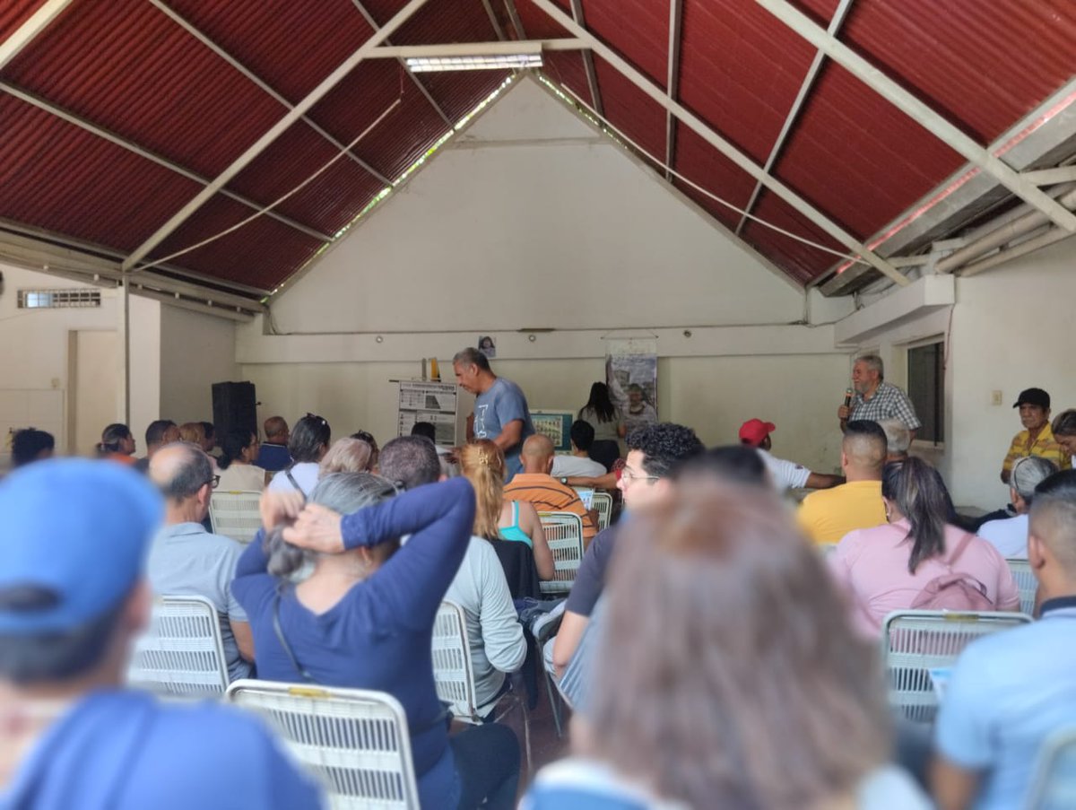 wilmersequera16's tweet photo. @victortorrealba  feliz inicio de semana el comando municipal de campaña de Edmundo González que dirige el ing maomed realizó diferentes talleres de formación de testi para que tu voto este bien defendido y volanteo https://t.co/jhdBd7WttA