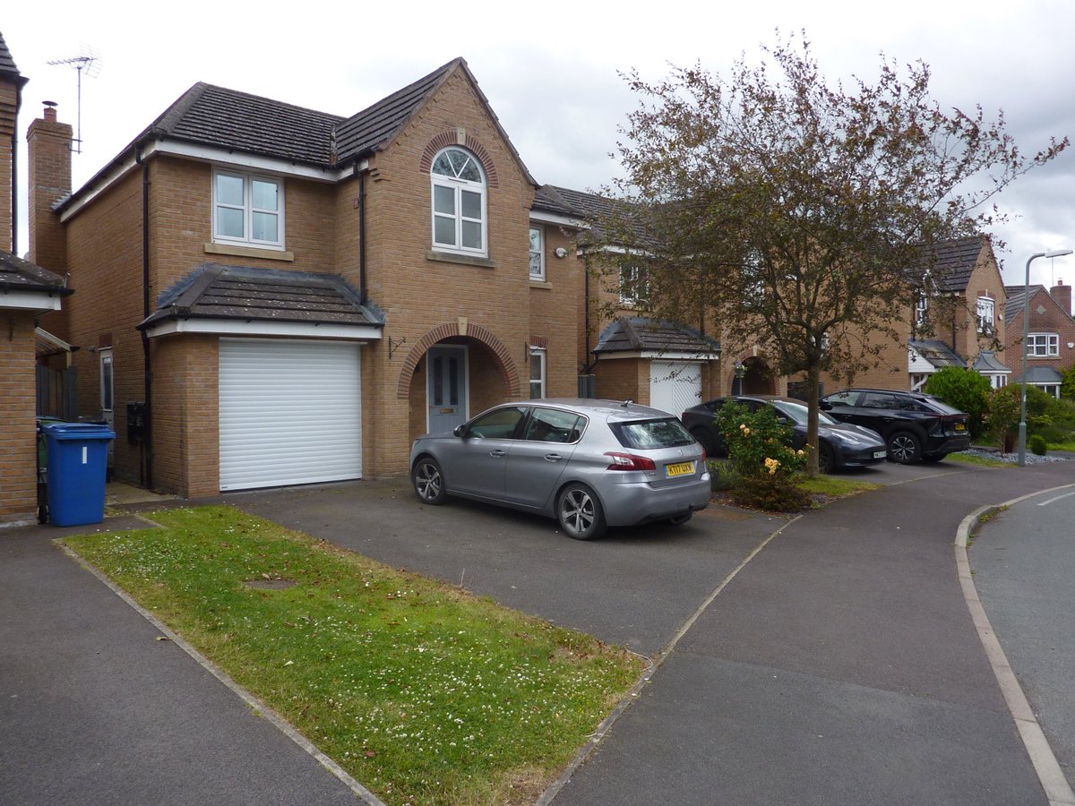 Forge_Property's tweet image. Looking for a four-bedroom home to rent close to Wrexham and Whitchurch? We are marketing an attractive detached house, with a rear garden and parking, in the centre of Penley village. Find out more: forgeproperty.co.uk/blog/unfurnish… #Forgeproperty #housetolet #Wrexham #Whitchurch #Penley