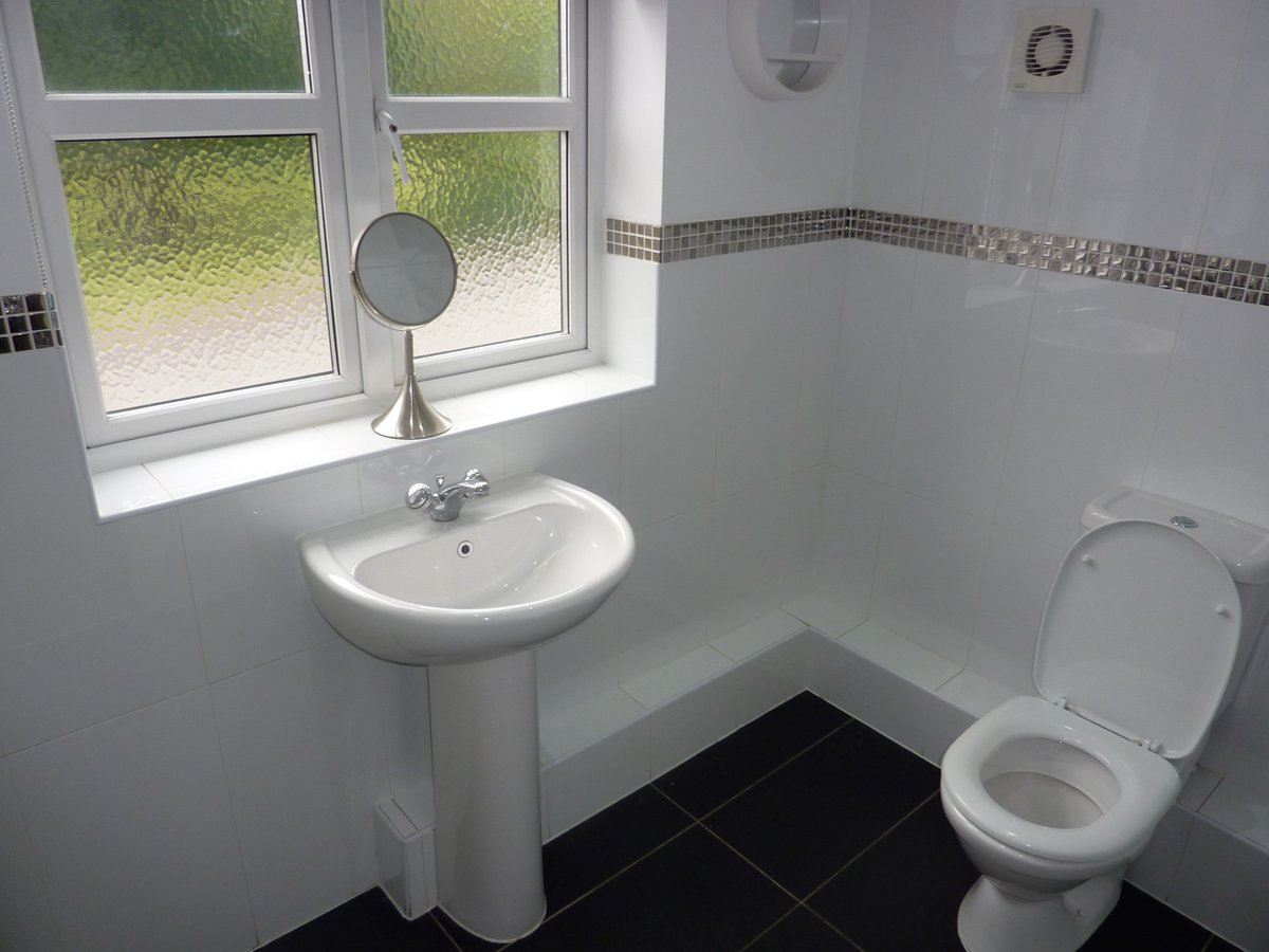 Forge_Property's tweet image. Looking for a four-bedroom home to rent close to Wrexham and Whitchurch? We are marketing an attractive detached house, with a rear garden and parking, in the centre of Penley village. Find out more: forgeproperty.co.uk/blog/unfurnish… #Forgeproperty #housetolet #Wrexham #Whitchurch #Penley