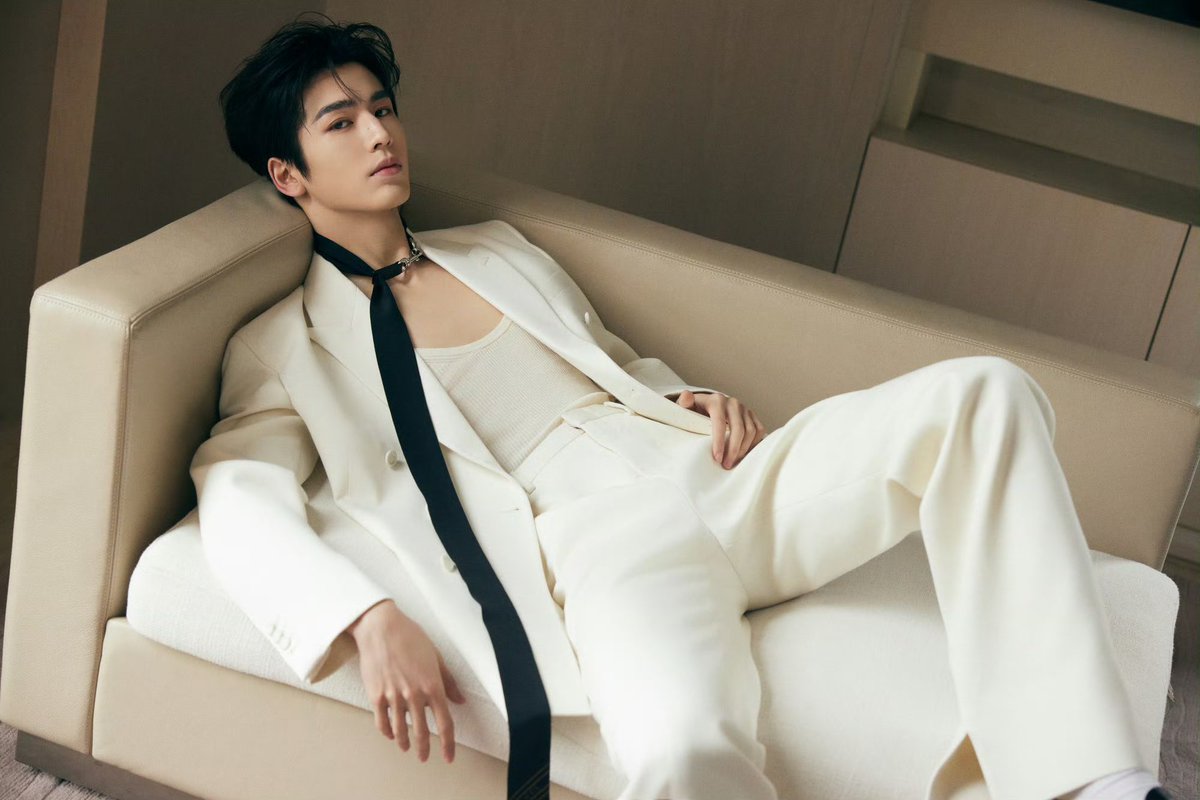 dramapotatoe's tweet image. #ZhangLinghe for a Gucci brand event

More snaps - weibo.com/7831110265/505…