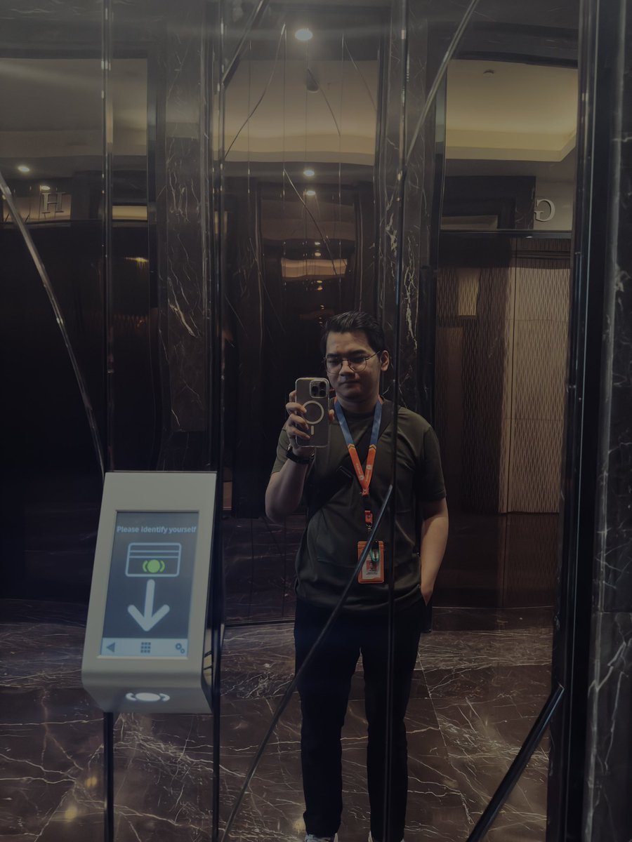 Tidur > > mandi > kerja > Pulang > tidur lagi > mandi lagi > kerja lagi. Capek bet ora ada istimewa nya pisan jadi warga idn.