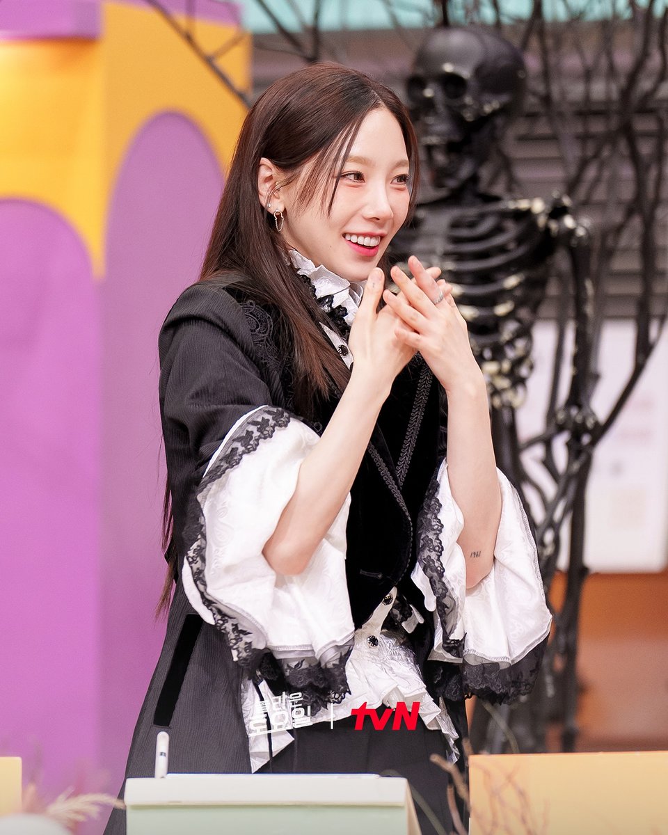 xoktaeng_'s tweet photo. Do you feel scared when you see me? https://t.co/qrDoHAn0MP