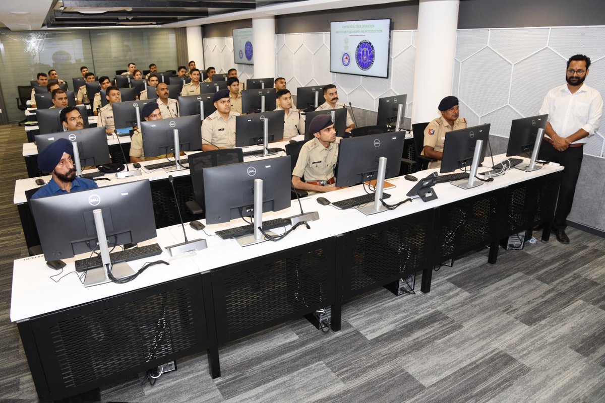 ChdCyberCell's tweet image. ENHANCING OUR CYBER DEFENCE

CISF personnel from major cities being imparted training in Cyber Security &amp;amp; Forensics at CenCOPS

@DgpChdPolice 

#CyberSecurity #CISFTraining #ChandigarhPolice