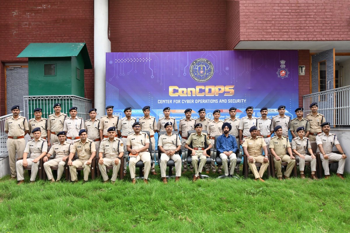ChdCyberCell's tweet image. ENHANCING OUR CYBER DEFENCE

CISF personnel from major cities being imparted training in Cyber Security &amp;amp; Forensics at CenCOPS

@DgpChdPolice 

#CyberSecurity #CISFTraining #ChandigarhPolice