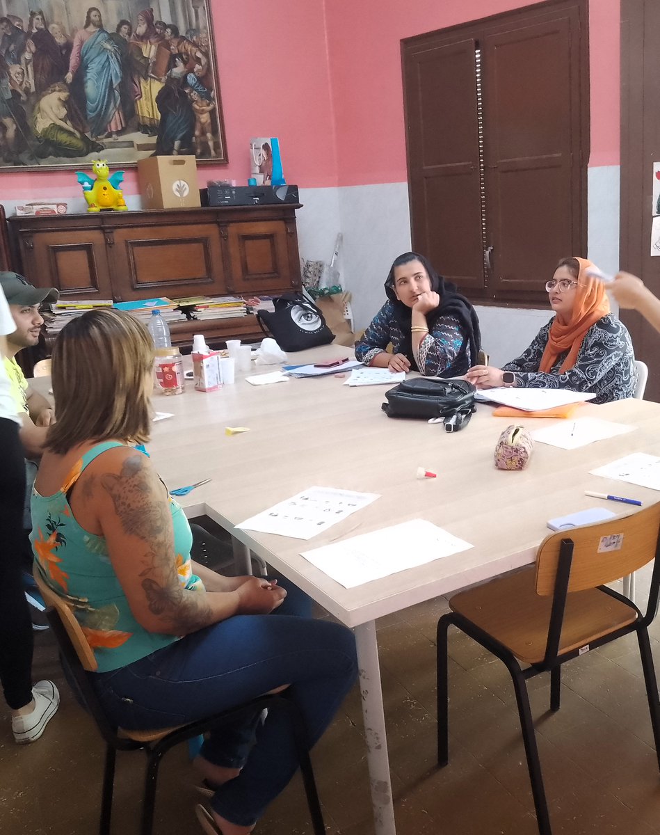 fproclade's tweet photo. En nuestro proyecto de #EspaciodeCuidados en Valencia, estamos comprometidas en llegar a quienes más lo necesitan.
⏰¡No te pierdas nuestra iniciativa de alfabetización y clases de español, todos los viernes a las 13:00!
#PROCLADE https://t.co/eMatJ5gSuw