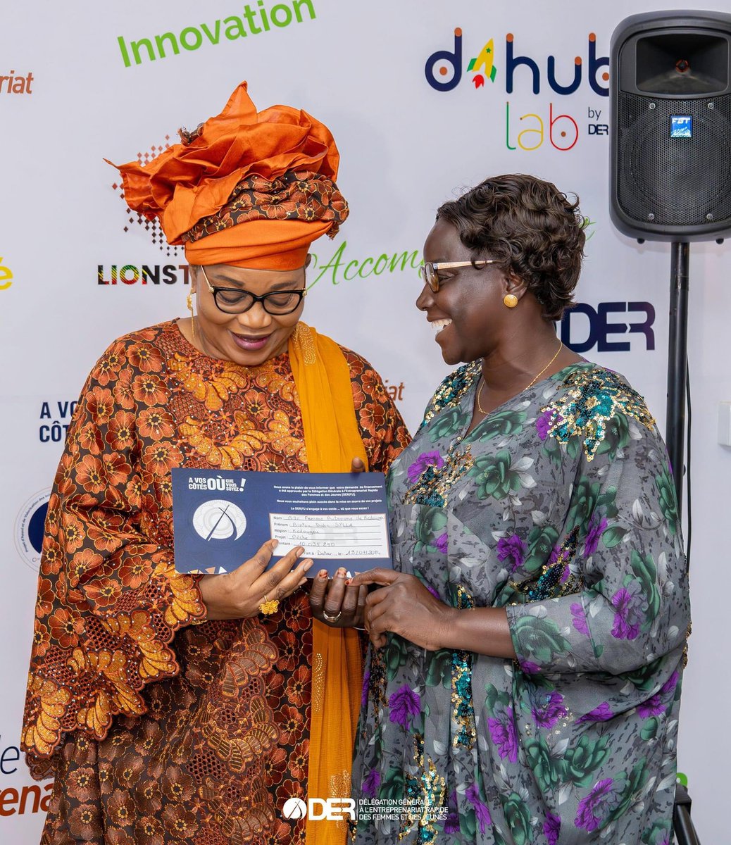 DR_AidaMbodji's tweet photo. Cérémonies de #remise de #financements par la #DER/FJ.
#pirogue
#Femmes
#jeunes
#DERFJ
#USAID4Entrepreneurs
#BAD
#ministerePeche
#AFD
#AvosCôtésOùQueVousSoyez
#Kebetu https://t.co/SSl35ipiI9