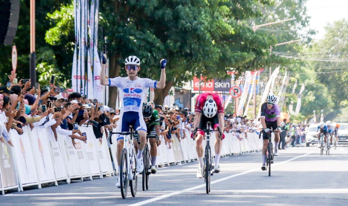 AusCycling (@auscycling) on Twitter photo A first win for <a href="/ryan_cav/">Ryan Cavanagh</a> (<a href="/KINANRacingTeam/">KINAN Racing Team</a>) in the <a href="/OceaniaCycling/">Oceania Cycling Confederation</a> road race champion jersey on Stage 1 of Tour de Banyuwangi Ijen in 🇮🇩 (UCI 2.2) 🚀
Cavanagh escaped from the peloton in a breakaway group of nine and won in a sprint finish.
📸 ANTARA / Novi Husdinariyanto A first win for <a href="/ryan_cav/">Ryan Cavanagh</a> (<a href="/KINANRacingTeam/">KINAN Racing Team</a>) in the <a href="/OceaniaCycling/">Oceania Cycling Confederation</a> road race champion jersey on Stage 1 of Tour de Banyuwangi Ijen in 🇮🇩 (UCI 2.2) 🚀
Cavanagh escaped from the peloton in a breakaway group of nine and won in a sprint finish.
📸 ANTARA / Novi Husdinariyanto
