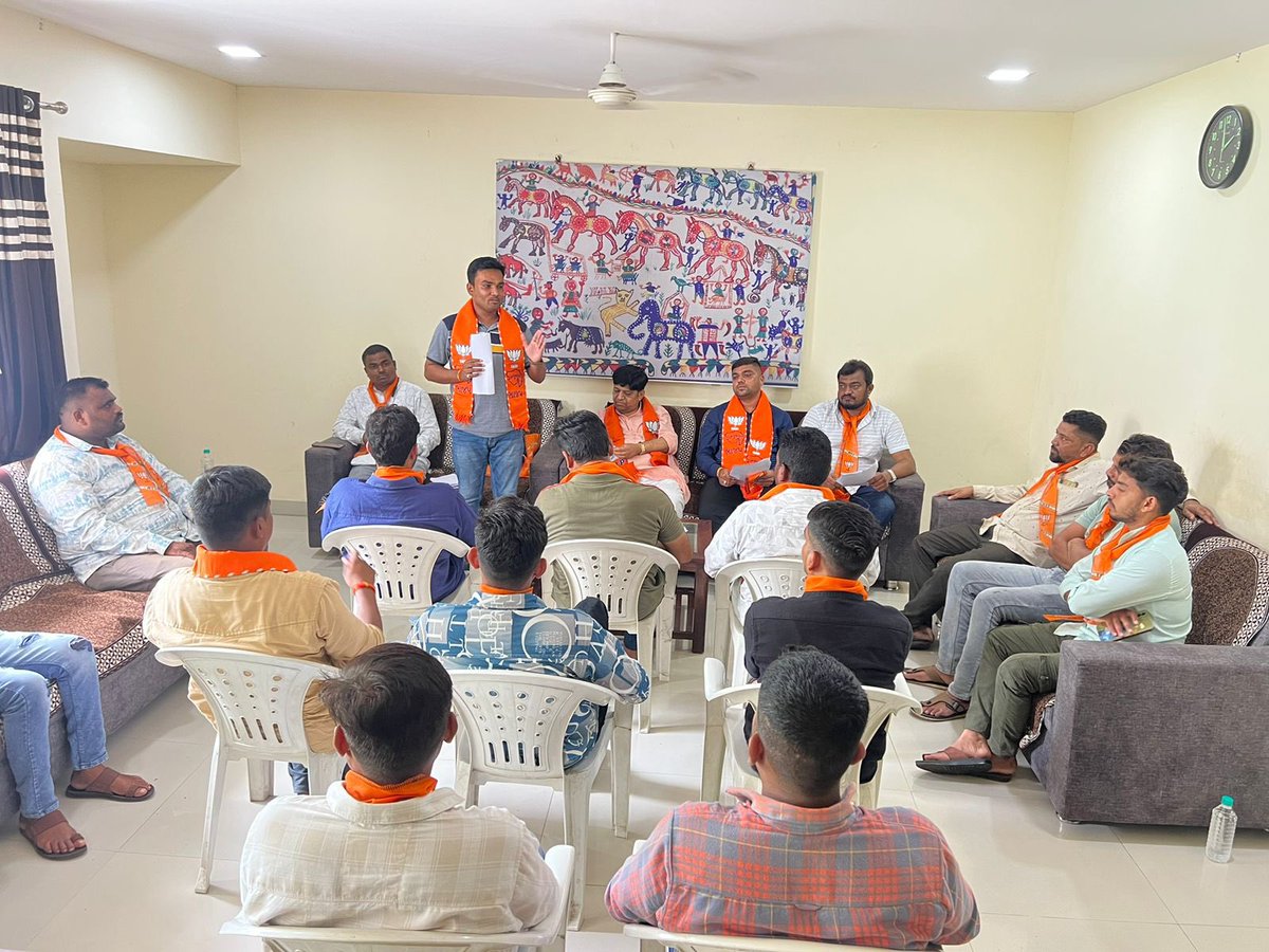 💐💐 *જિલ્લા બૃહદ કારોબારી*. 💐💐
         
       ભારતીય જનતા યુવા મોરચા છોટાઉદેપુર જિલ્લા દ્વારા *તા. ૨૨ ને સોમવાર* ના રોજ *જિલ્લા ભાજપા પ્રમુખ શ્રી ઉપેન્દ્રભાઈ રાઠવાજી ની વિશેષ ઉપસ્થિતિ માં પ્રદેશ દ્વારા આપેલ આગામી કાર્યક્રમ ના આયોજન અંગે બેઠક રાખવામાં આવી હતી. 
<a href="/BJYM4Gujarat/">BJYM GUJARAT</a>