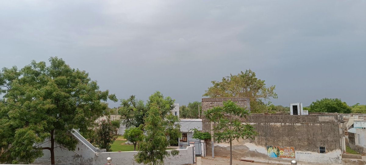 manojpawriya_'s tweet photo. #Awesome_ #Mausam
आज हमारे गाँव का मौसम तो शानदार हो रखा है।
जबरदस्त बारिश आने वाला।
आपके मौसम कैसा है?? 🤗😎 https://t.co/WvqUVehFyx