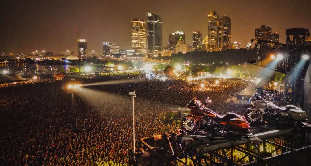 ¿Concentración de motoristas con conciertos, ó conciertos con motos como pretexto? Mi opinión de la evolución de las grandes reuniones moteras. Artículo completo en el enlace:
gustavocuervo.es/concentracione…