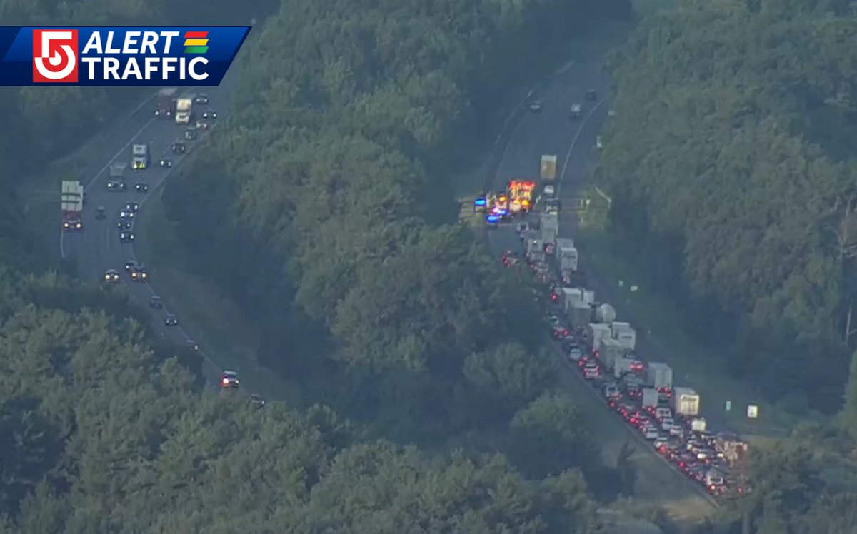 KThompson_WCVB's tweet photo. Overturned vehicle on 495 SB in #Boxboro. Only one lane of traffic getting by. Heavy delays. #wcvb #MAtraffic https://t.co/9Oz3KrUR9e