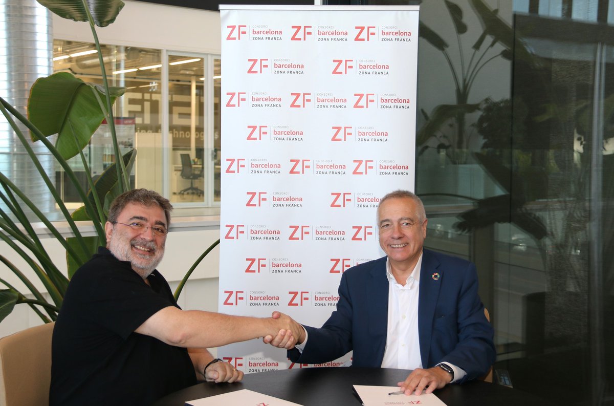ConsorciZF's tweet photo. 💻Continuem amb el lliurement de béns a entitats socials! Avui s'ha celebrat el lliurement d'ordinadors a l'associació @lanau_org, perquè facin un aprofitament d’interès social amb families sense accés a equips informàtics, per tal de reduir la #bretxadigital. A l'acte han participat el nostre DEE i la nostra DG, @pere_navarro i @SorigueBlanca, la nostra directora d’ESC-ODS, @montsenovell, i els membres de la junta de l’entitat, Josep Lluís Guiu i Josep Espín.