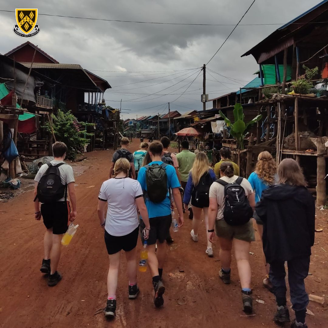 stockportgs's tweet photo. @freethebears The group enjoying the @OutlookExpeds trip have visited Angkor Wat, a twelfth century Hindu-Buddhist temple complex that is an @UNESCO World Heritage Site. They also visited a floating village on Tonle Sap Lake and visited a local school.
#SGSInspires #SGSSixthForm #SGSAdventure https://t.co/UcgYIBEwfy
