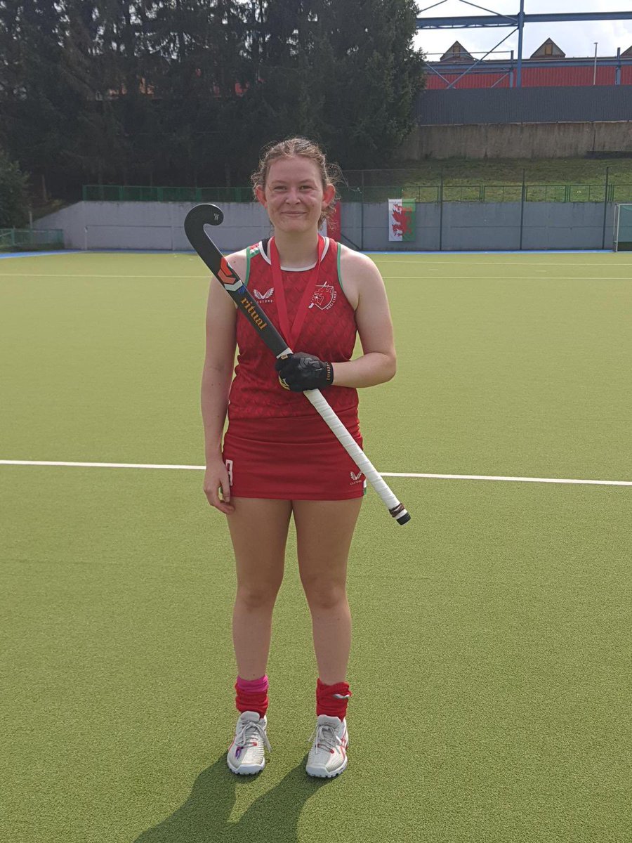 So proud of this team! Thank you to everyone involved and all the coaches and staff members who got me to this point!! Could not think of a better way to finish my “youth” journey :) 🥇
<a href="/HockeyWales/">Hoci Cymru</a> <a href="/LboroSport/">Loughborough Sport</a> <a href="/GwentHockeyClub/">Gwent Hockey Club</a> <a href="/PenarthHockey/">Penarth Hockey Club</a> @HowellsSchool <a href="/RitualHockey/">Ritual Hockey</a>