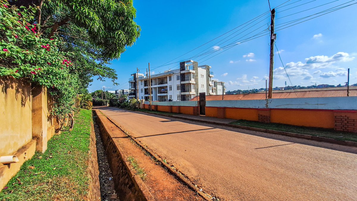 JonWesgroup's tweet photo. Prime Commercial Plot for Sale in Naalya Estate! 🇺🇬

Seize this incredible opportunity to own a 16-decimal plot in the prestigious Naalya Estate. 
Perfect for your next big project! 🌟

📍 Naalya, Kampala, Uganda 🇺🇬 
💰UGX 500M Negotiable
📐 16 Decimals

#RealEstate #ForSale https://t.co/VpVkCPzOJl