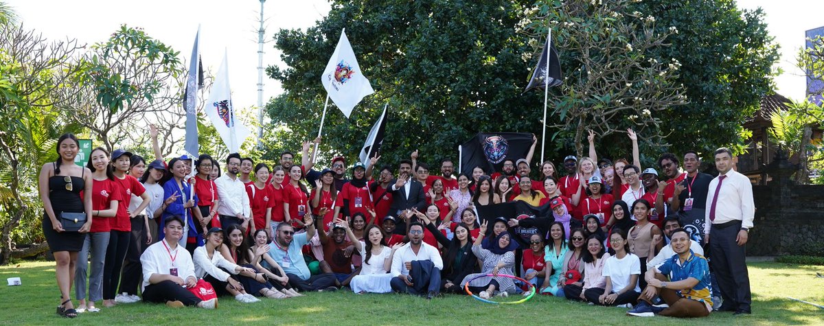 IDRCinAsia's tweet photo. @kasmita_basing @maps_youth @PeaceByDialogue @IDRC_Myanmar 100 fellows across 65 countries, including students and professionals from various ethnicities, received mentorship.

The fellows also shared their vision and social impact ideas for creating a just, inclusive and peaceful world. https://t.co/OgtB1YcGpE https://t.co/18rx13hzGm