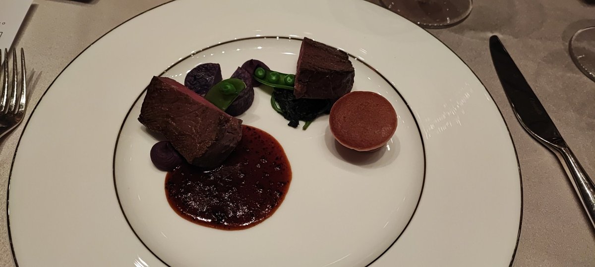 今日は支部の夏季懇親会
美味しい食事を堪能中