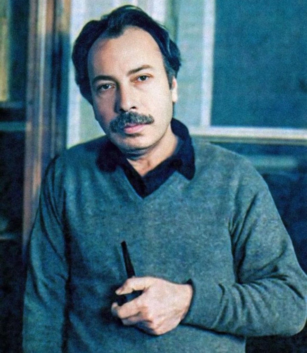 yektakopan's tweet photo. Çok üzgünüm!
Çok okudum onu. Sözcükler, harfler, sesler, sessizlikler. Çok şey öğrendim ondan. Aynı çağda yaşamak büyük bir hediyeydi. 

Ferit Edgü’yü saygıyla anıyorum! #FeritEdgü https://t.co/y4Y2VTiJ6t