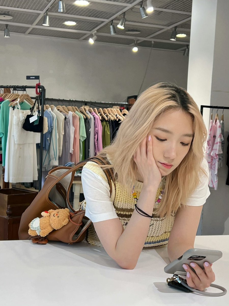 m_meiqifanspage's tweet photo. #Mengmeiqi

【Weibo’s update】4p

Finally not a rainy day ☀️ 

#เมิ่งเหม่ยฉี #孟美岐 #맹미기   #미기  #mmq  #meiqi #daily https://t.co/xmS8X0r3gL