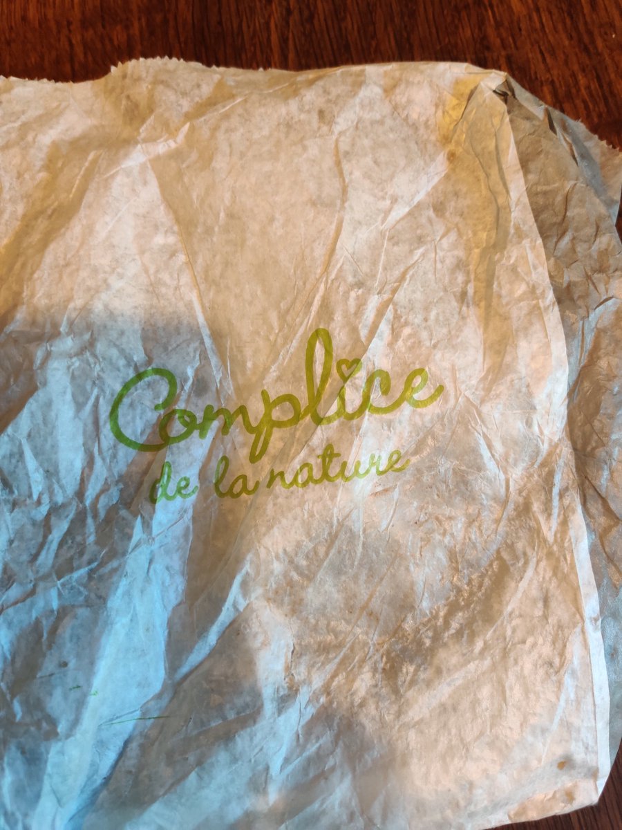 Jeté en pleine nature sur une départementale devant chez moi. Il n'y a pas une putain d'hypocrisie là ?!