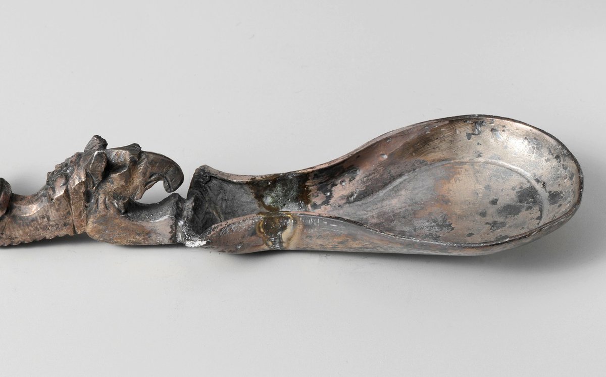 OptimoPrincipi's tweet photo. An ancient Roman silver 'spork'. The elegant and unusual eating implement doubles as both a spoon and a fork – its handle decorated with a mythical griffin and a spotted panther, animals often associated with the god of wine and revelry, Dionysus. 3rd century AD, Met Museum