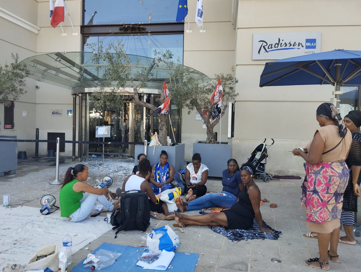 so_cnt's tweet photo. Ils n'avaient pas misé sur une telle ténacité et solidarité mais on est toujours sur le piquet de grève pour le 61eme jour au @Radisson Blu #Marseille 🤝✊

Nous avons fait des propositions pour résoudre le conflit avant les #JOParis2024 : la balle est dans le camp patronal ! https://t.co/Aw437LSLu7