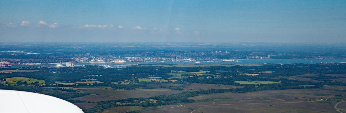 mesheaton's tweet photo. Great view of Southampton docks while making our way to Sandown.  #flying #ukga #southampton @ABPSouthampton @SandownAirport https://t.co/HKvw8F7tih