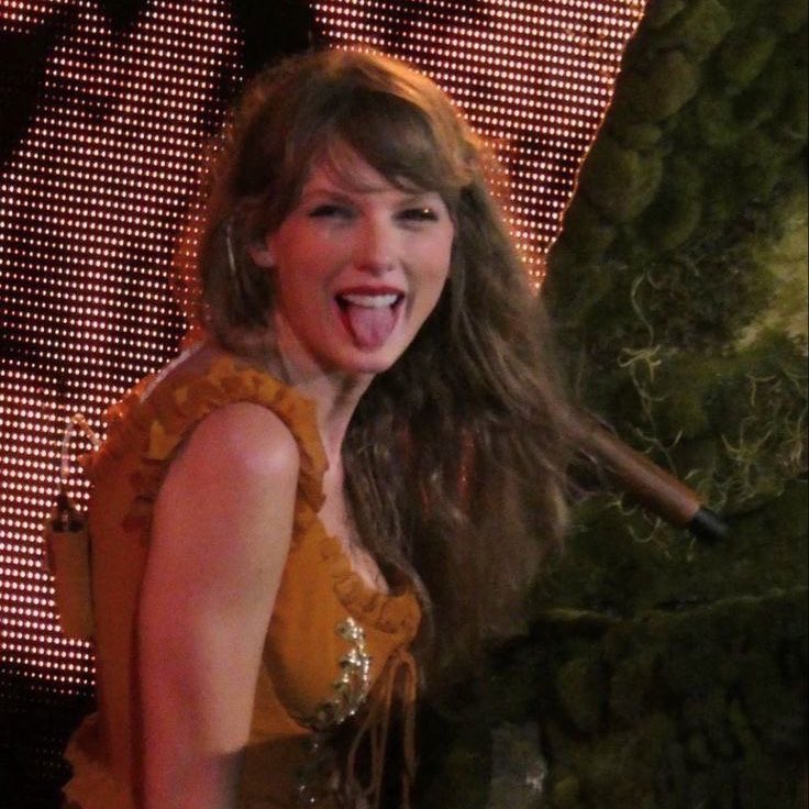 redlorerep's tweet image. looking for (active) moots !! ^^

about me:

» mitch - october 28th 
» favourite artists - taylor, joost, conan, sabrina, olivia and måneskin
» i edit and occasionally (when i have motivation) i draw
» favourite albums - reputation, ttpd, fryslân, guts, found heaven and rush!