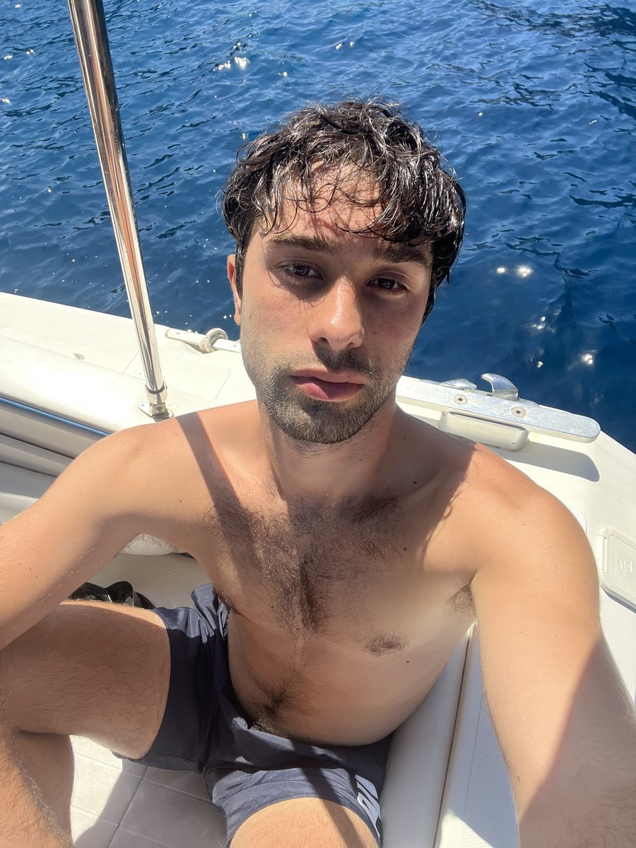 mart_rin's tweet image. Just chillin’