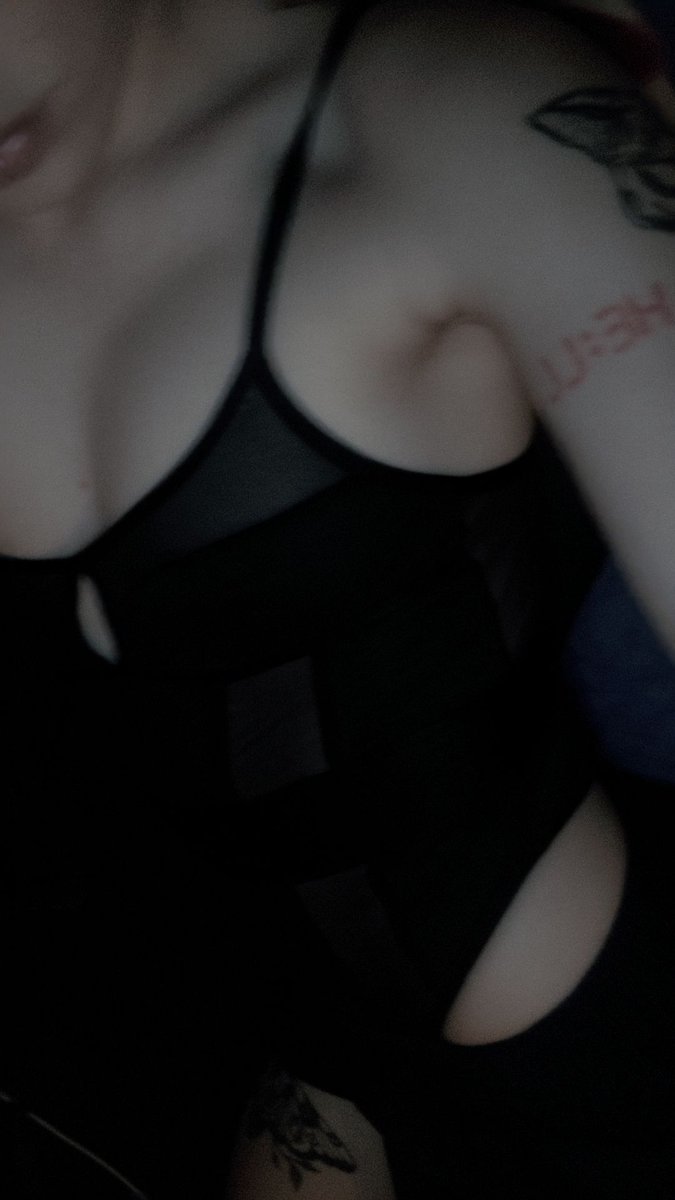 Antreten und niederknien tribut zahlen und maul halten !😈🥵

#findom #dom #sub #femdom #money #zahlsklave #zahlnutte #abdrücken #rtgemae #