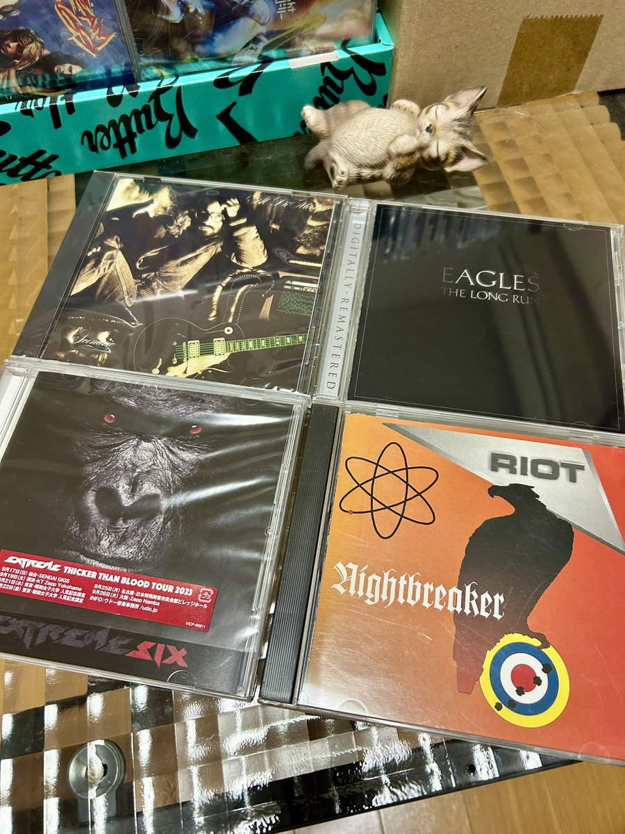DreamCh24621504's tweet image. Hi, guys.
I listened to these CDs on July 22nd, 2024.

Scenario / #AlDiMeola

The Long Run / Eagles🇺🇸
#DonHenley

Six / Extreme🇺🇸
#PatBadger

Nightbreaker / Riot🇺🇸

JR Shinkansen line was suspended today. That was why I couldn't be Yokohama. It's not my day.😑