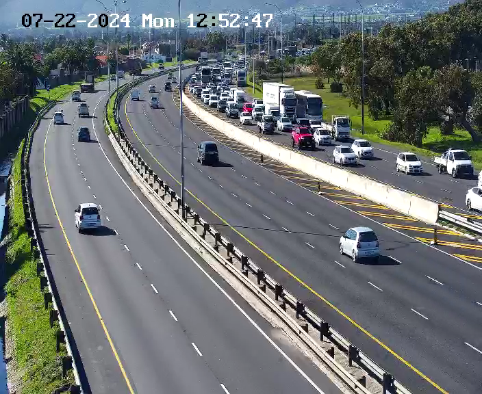 CapeTownFreeway's tweet photo. Update: 406470: #Flooding: N1 Inbound before Sable Road, lane closure, expect delays. #BoozeFreeRoads https://t.co/QXWm0e7m7L