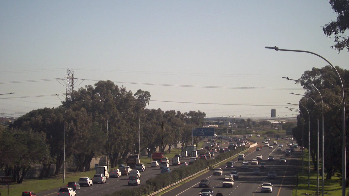 CapeTownFreeway's tweet photo. Update: 406470: #Flooding: N1 Inbound before Sable Road, lane closure, expect delays. #BoozeFreeRoads https://t.co/QXWm0e7m7L