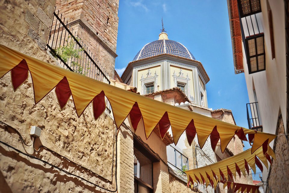 🏰 Vuelve la Feria Medieval a Onda. 🐎🛡️ Del 9 al 11 de agosto, el Castillo de las 300 Torres y el Centro Histórico se teñirán del medievo para hacerte vivir una experiencia única. ✨