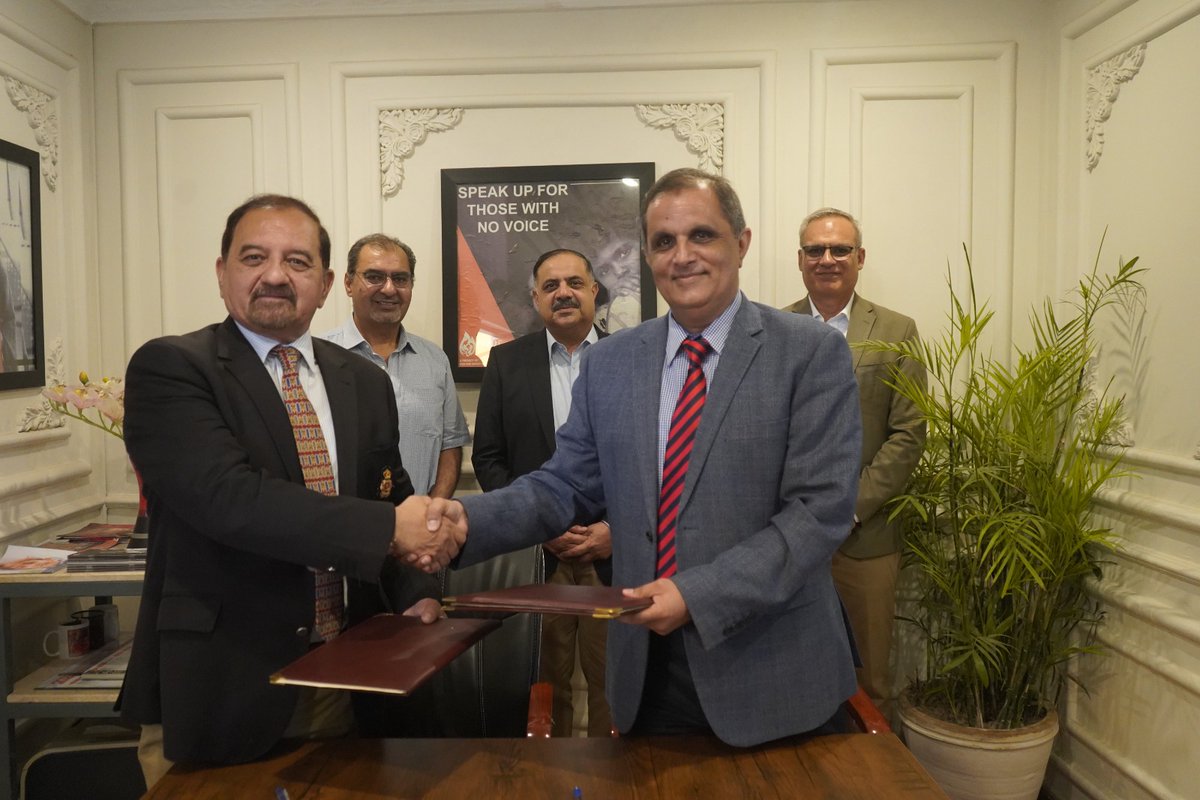 TheNoorProject's tweet photo. We're excited to announce The Noor Project's MOU with the National University of Technology Islamabad. Maj. Gen. Khalid Javaid and Mr. Nadeem Khalid visited, sharing their vision for a brighter future. Together, we can break the cycle of poverty

#TheNoorProject #NUTECH https://t.co/qxgOavv9PM