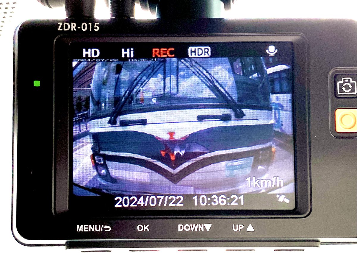 spacerocket99's tweet photo. 京都市バスの車間距離の詰め方、初心者なら後ろ見てビビって泣くと思う。

#京都市バス　#ほぼ煽り運転　#運転マナー悪い https://t.co/rCOUYrqt8s